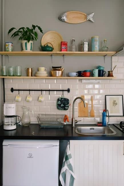 Petite cuisine moderne et fonctionnelle